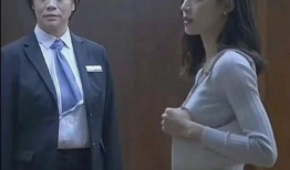 国产父女在线观看,在线观看，揭秘家庭温情与伦理冲突